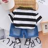 Roupas infantis de verão 2025 polo listrada com lapela espuma manga curta em inglês shorts jeans conjunto de duas peças atacado