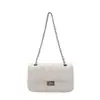 Bolso cuadrado pequeño con cadena acolchado tipo diamante de alta gama para mujer 2026 nuevo estilo lujo ligero estilo Coco Chanel bolso de mano moderno versátil bolso de hombro