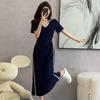 Vestido casual de nicho japonés y coreano con cuello en V de color contrastante, nuevo estilo Hong Kong para mujer, falda larga para deportes al aire libre