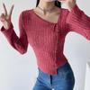 2023 Outono e Inverno Novo Slim-fit Manga Comprida Malha Suéter Feminino Pure Desire Wind Irregular Slant Single-breasted Trendy Top