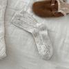 Calcetines de lana con botón de concha roja de Internet, calcetines gruesos de invierno cálidos de hilo trenzado, estilo coreano, de caña media, apilados