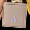 Collar de Acero de Titanio Dongguan para Mujer con Colgante en Forma de Corazón de Diamante Rosa Microincrustado, Cadena para Clavícula Versátil y de Moda Chapada en Oro de 18 Quilates