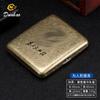 Nuevo Paquete de 20 Flores Condensadas Bronce Caja de Cigarrillos de Metal Imitación Cobre Tapa Abatible Caja de Regalo Grabada y Tallada Resistente a la Presión y al Polvo Caja de Cigarrillos