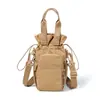 Bolsa de Ombro para Garrafa de Água Esportiva Leve Tendência ao Ar Livre para Mulheres 2026 Novo Modelo Bolsa de Mão com Múltiplos Bolsos Bolsa Transversal Versátil para Celular