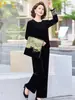 Moda Otoñal Nueva Estilo Chino Elegante Conjunto para Madre: Conjunto de Tres Piezas con Chaleco Bordado de Terciopelo Dorado para Mujeres de Mediana Edad y Mayores