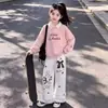 Conjunto de Dos Piezas para Niñas de Edad Media y Grande Primavera/Otoño 2026 Top con Cuello Polo Patchwork Cuello Redondo Pantalones de Pierna Ancha con Encaje Dulce