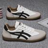 Zapatos Blancos Pequeños para Hombre 2025 Nuevo Primavera y Otoño Cuatro Estaciones Explosiones Zapatos de Entrenamiento Alemanes Zapatos Deportivos Combinan con Todo Tenis Casuales Zapatos de Hombre