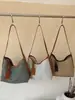 Bolsa de Ombro Relaxada de Alta Moda Nova, Estilosa e Moderna para Verão 2026 com Cores Contrastantes para Mulheres