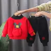 Traje de invierno para niños y niñas de algodón y engrosado, nueva moda, cálido, Jiafu, bolsillo, manga larga, traje de ropa anual, lindo, generación de cabello