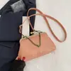 Bolsas para Mulheres, Moda Tendência Nova Primavera e Verão 2026 Bolsa de Mão Texturizada de Nicho Bolsa Quadrada Pequena Bolsa Transversal com Padrão de Crocodilo Atacado
