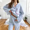 Conjunto de pijama xadrez de algodão puro, manga longa e calça longa, corte solto, adequado para usar fora, novo estilo outono 2026 Europeu e Americano loungewear
