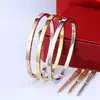 Venda Direta de Fábrica Cartão Mais Chave de Fenda Pulseira Sexta Geração Versão Estreita 18K Pulseira de Aço Inoxidável Popular da Moda Europeia e Americana para Casal