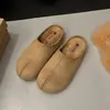 Sapatos femininos com sola grossa estilo Birkenstock, nova coleção outono/inverno 2026, design de calçar, meio chinelo com biqueira falsa, tamancos para exterior, chinelo único Birkenstock