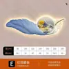 Pintura decorativa de restaurante de plumas transfronterizo con reloj, arte de pared de ciervo de lujo ligero, mural de pintura de luz LED de paisaje de estilo chino nuevo para sala de estar