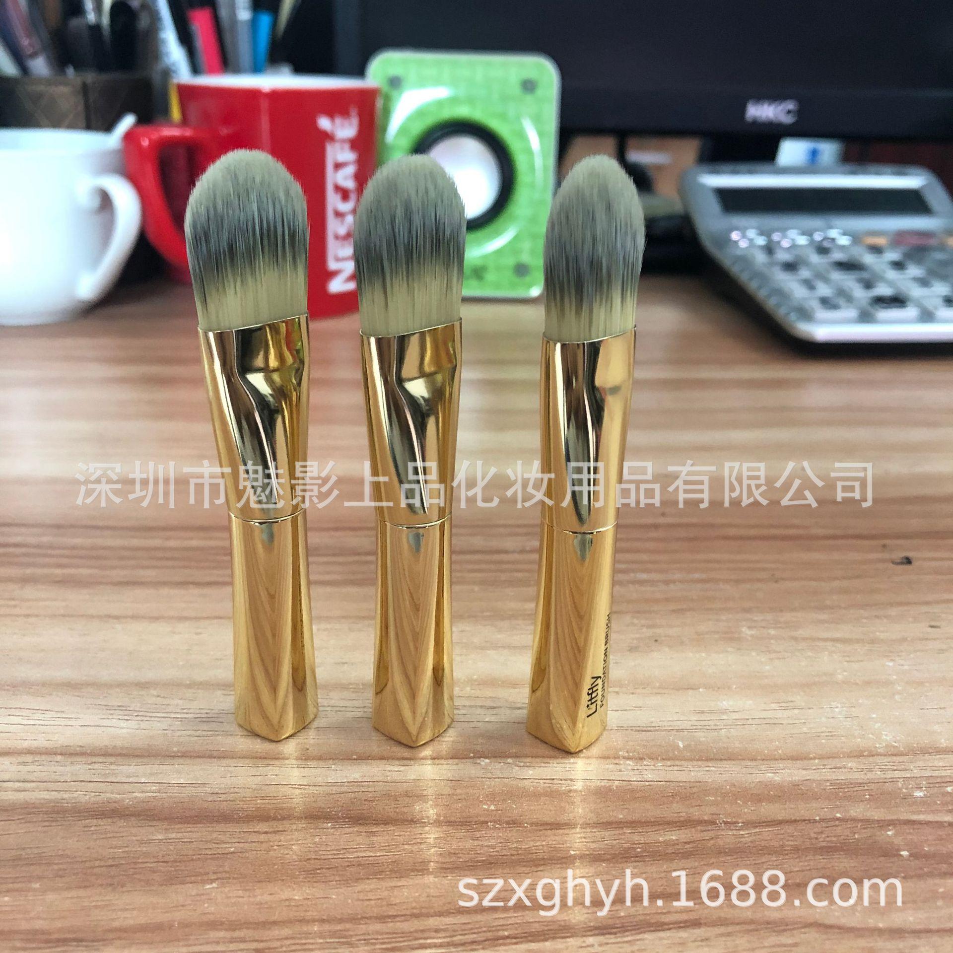 雅诗兰黛粉底刷丽塔芙7.jpg