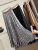 Falda plisada resistente con pliegues dorados para mujer, nuevo estilo de otoño, elegante, que cubre las caderas, cintura alta elástica, falda de línea A adelgazante con un dobladillo amplio