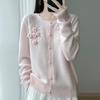 Cárdigan de punto con cuello redondo para mujer de lana mercedizada, chaqueta tejida a mano con flor de ganchillo tridimensional, estilo dulce nuevo Otoño e Invierno