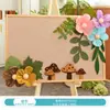 Decoración ambiental con flores y hojas de papel de seda en esquema de color Morandi para paredes de áreas temáticas en jardines de infancia y escuelas primarias