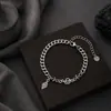 Pulsera para hombre de estilo europeo y americano con cruz incrustada de diamantes, acero de titanio, no se decolora, joyería versátil de alta gama, accesorio de nicho moderno para mujer