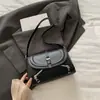 Bolso de Hombro para Mujer Moderno y Sofisticado Versión Coreana Versátil Moderno Retro 2025 Nuevo Bolso Cruzado con Cierre Magnético