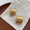 Brincos Quadrados de Metal Escovado Prateado para Mulheres, Outono e Inverno, Design de Nicho de Luxo Leve, Brincos de Tarraxa Verticais Elegantes de Alta Qualidade
