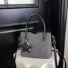 Bolso elegante de alto valor de un solo hombro, portátil para salir, bolso de moda para debajo del brazo, nuevo estilo 2026, temperamento simple, bolso pequeño cuadrado de color liso