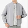 Nueva chaqueta para hombre 2026, prenda exterior casual y elegante con cremallera transfronteriza, chaqueta de vuelo retro estilo coreano