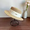 Sombrero de paja de ala plana y copa plana para mujer, protección solar de verano y sombrero de sol, estilo retro francés, adecuado para viajes, vacaciones, playa y costa