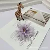 Atacado do Fabricante Crisântemo Chama Simulada Agulha de Pinheiro Cabeça de Crisântemo Garra de Caranguejo Flor Artificial Decoração Acessórios de Cabeça de Flor para Penteado DIY