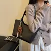 Bolso tote de moda de gran capacidad, nuevo bolso de hombro versátil para el verano, bolso de axila tote retro simple de moda