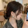 Pendientes de aro de moda, versátiles y elegantes, lujo ligero con un toque de alta gama, clips para orejas de circonita sintética, pendientes de perlas para mujer, pendientes para el cuidado de perforaciones