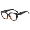 Gafas de Sol de Plástico Ligero Ojo de Gato Simples Anti-Luz Azul Lentes Planas Gafas de Sol de Moda Europeas y Americanas Montura de Gafas de Moda Clinker