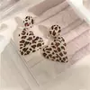 Aretes Acrílicos de Amor de Leopardo Transfronterizo Estilo Europeo y Americano Estilo Hong Kong Estilo Maillard Lujo Ligero Sencillo Moda Aretes Combinables