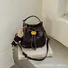 Bolso pequeño estilo Chanel con patrón de diamantes, bolso tipo cubo para mujer, 2026 nuevo, bolso vintage con cadena para el hombro, bolso pequeño para el trabajo, de mano, cruzado