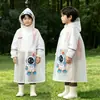 Capa de chuva infantil para alunos do ensino fundamental, meninos e meninas, capa de chuva longa para chuva forte, poncho para atividades ao ar livre com espaço para mochila, especialmente projetado para uso escolar