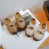 Zapatos Pequeños de Cuero Lavado Retro para Niña Estilo Nuevo Primavera/Otoño 2025 Zapatos Versátiles de Suela Suave Bajos para Niñas Zapatos de Princesa