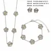 Nuevo Conjunto de Tres Piezas de Lujo de Nicho de Alta Gama, Collar, Pulsera y Pendientes de Acero de Titanio con Trébol de Cinco Hojas de Doble Cara para Mujer, Venta al por Mayor Transfronteriza