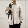 Nova Camisa Listrada Khaki de Cor Clara 2025 Estilo Cityboy Japonês Camisa Casual Solta de Manga Longa para Primavera e Outono
