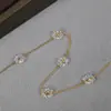 Collar de Flores de Vidrio Transparente, Lujo Ligero, Cadena Suave y Delicada, Versátil para el Trabajo, Joyería Exquisita, Accesorios de Diseño de Nicho