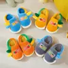 Nuevas zapatillas de algodón de dibujos animados para niños, superventas transfronterizas, cálidas y antideslizantes, de felpa, con suela gruesa, para el hogar, para niños pequeños, para otoño e invierno