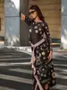 Conjunto de Duas Peças Estilo Praia Personalizado com Estampa Colorida Contrastante para Mulheres Verão 2025 Novo Maiô de Gola Redonda Manga Longa com Saia Envolvente