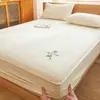 Lençol de Cama Acolchoado de Soja Peça Única Espessado Antiderrapante Capa de Cama Protetor de Colchão à Prova de Poeira para Estudantes Novo Modelo 2025 Envolvente Completo