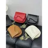 Bolsa Fashion de Cor Sólida com Rebites para Mulheres 2026 Verão Novo Estilo Tendência Bolsa de Ombro Elegante Bolsa Transversal para o Dia a Dia