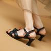 Sandálias de Salto Alto Femininas 2023 Verão Novo Estilo Europeu e Americano Bico Aberto Salto Grosso Fivela Sapatos da Moda Couro de Ovelha Preto Sapatos Femininos