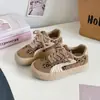 Zapatillas de entrenamiento casuales americanas de estilo coreano en color marrón alemán para mujer, invierno 2026, con suela gruesa G1525