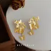 Grupo de Mariposas Revoloteando Placa para Incienso de Mosquito Chapada en Oro Real Clip para Oreja Nuevo Estilo Chino de Alta Gama Lujo Ligero Diseño de Boda Accesorios para Orejas sin Agujeros en las Orejas