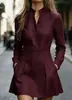 Nova moda feminina transfronteiriça europeia e americana: Vestido elegante de manga comprida com gola alta, saia curta em linha A justa, cor sólida para o trabalho