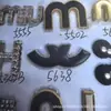 Venta Directa de Fábrica de Diversas Placas de Aleación de Zinc Marca Miao, Etiquetas de Letras Metálicas, Etiquetas Cosidas a Mano y Etiquetas para Ropa