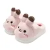 Bonitas pantuflas de algodón con forma de conejo para mujer, adecuadas para usar en interiores y exteriores en invierno, con suelas gruesas, forro cálido y acolchado de felpa. Disponible al por mayor