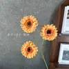 Flor de Simulación Girasol de 3 Cabezas Decoración de Boda Decoración Interior del Hogar Flor Flor Falsa Adorno de Arreglo Floral Flor de Seda